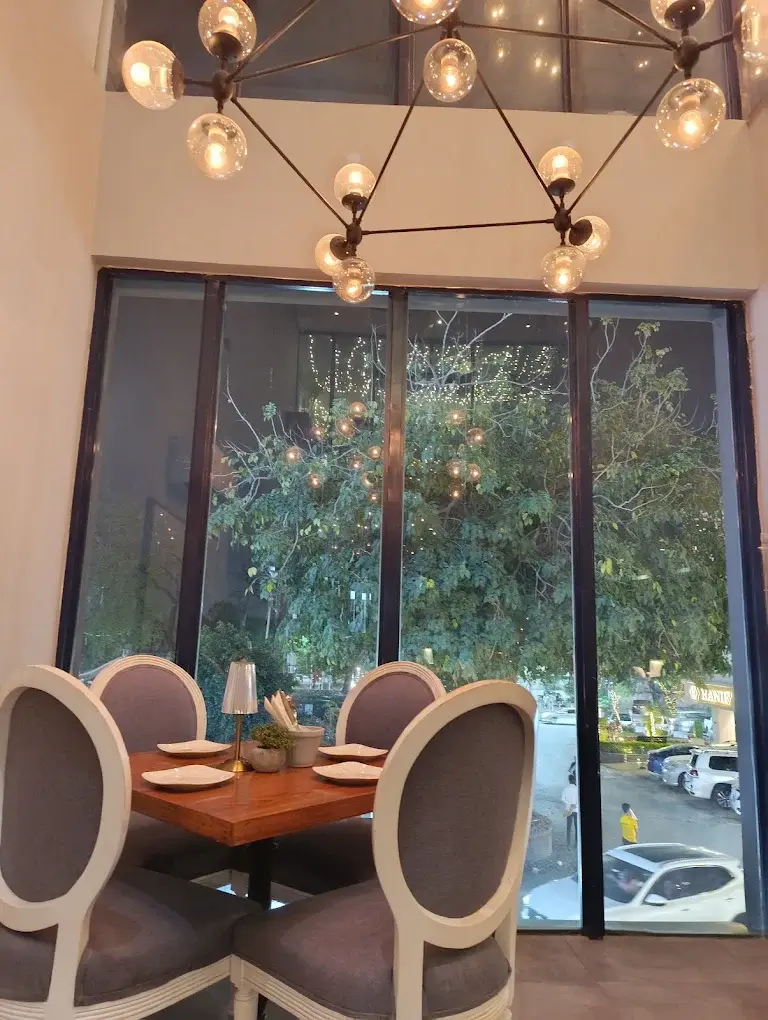 Inside District 6, F-6 Markaz