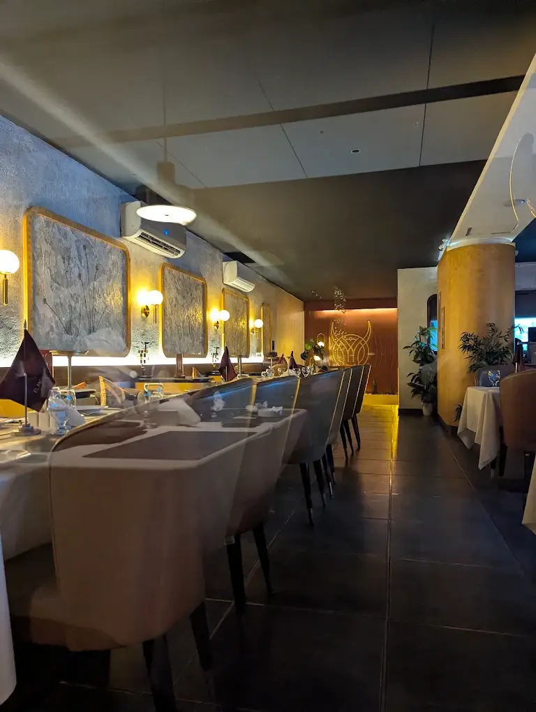 Inside El Momento, Blue Area (Beverly Centre)