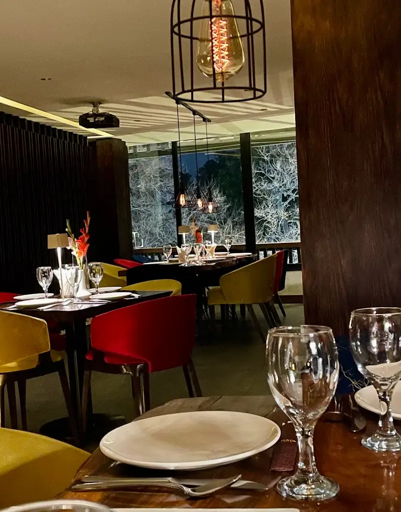 Inside Gai'a Japanese Fusion, F-6 Markaz