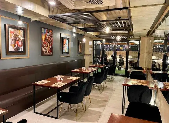 Inside Taus Beverly, Blue Area (Beverly Centre)