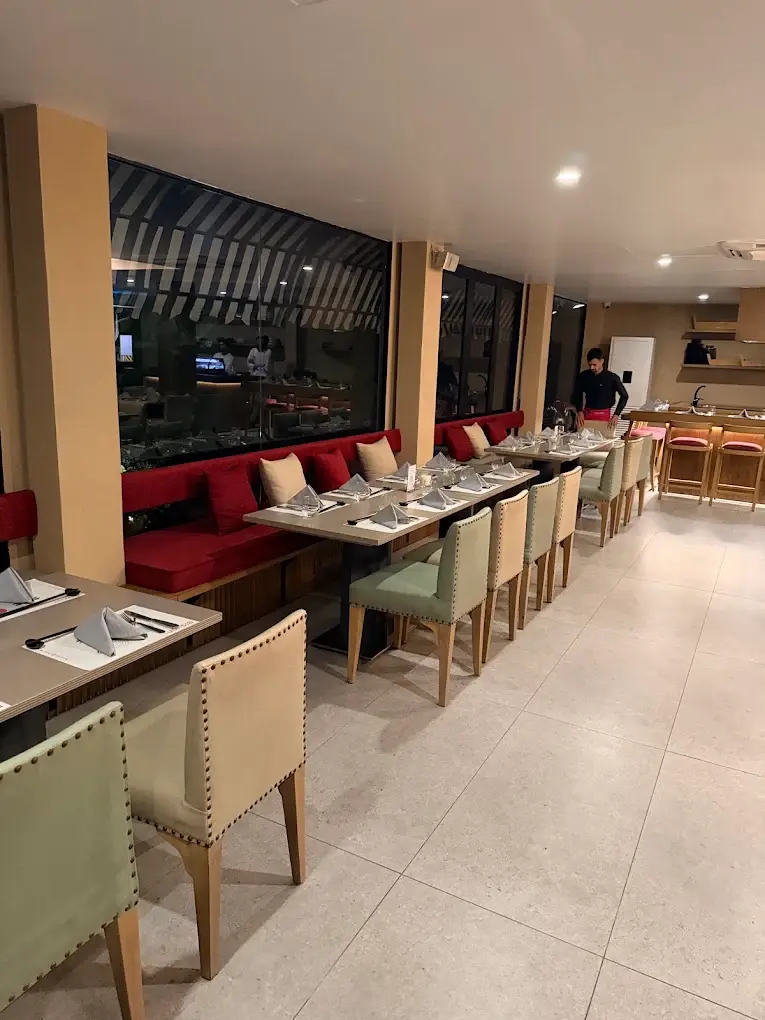 Inside Cafe Aylanto Karachi, Clifton Block 4