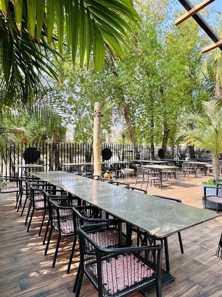 Inside Coconut Grove, Shahrah-e-Faisal / Tipu Sultan