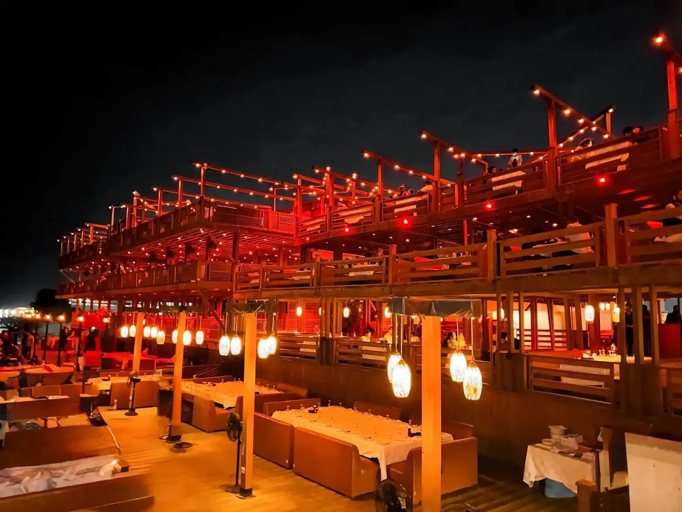 Inside Kolachi Restaurant, Do Darya