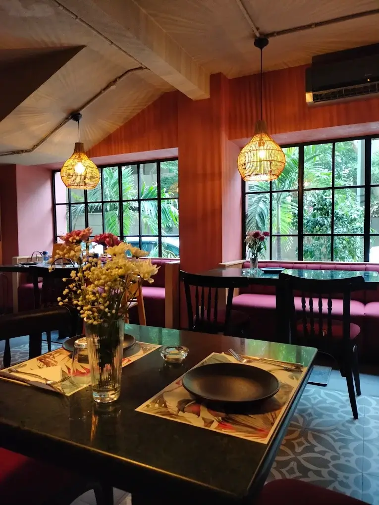 Inside Loco, Zamzama