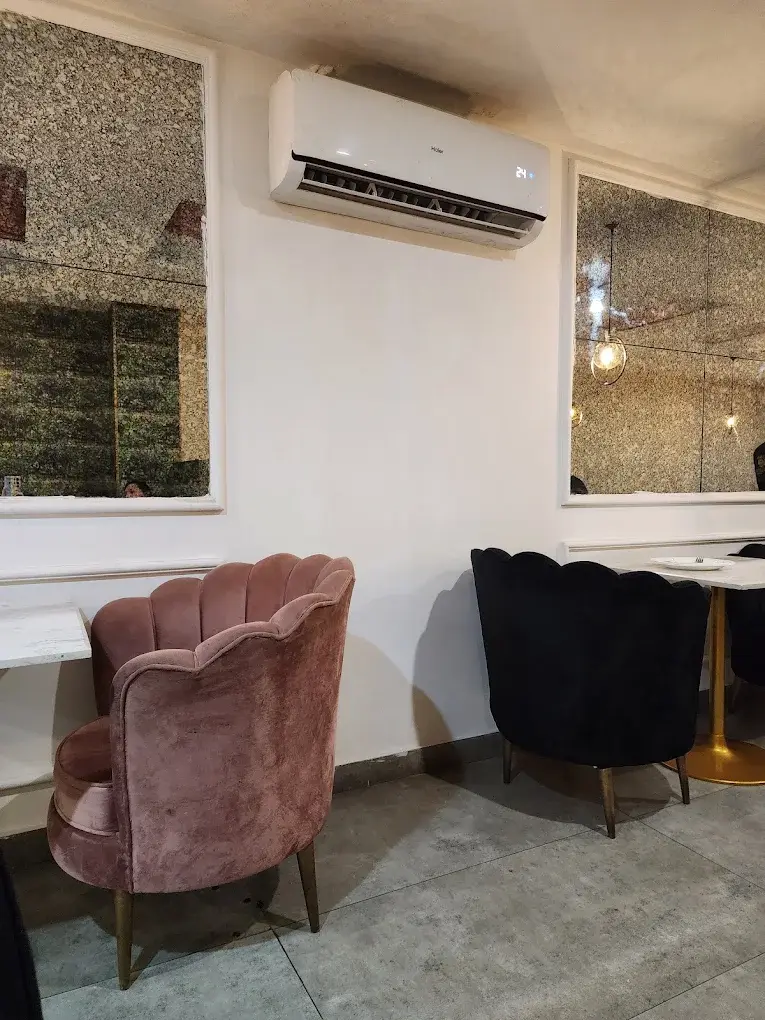 Inside Mamu Fish Grill Original, Tariq Road / PECHS