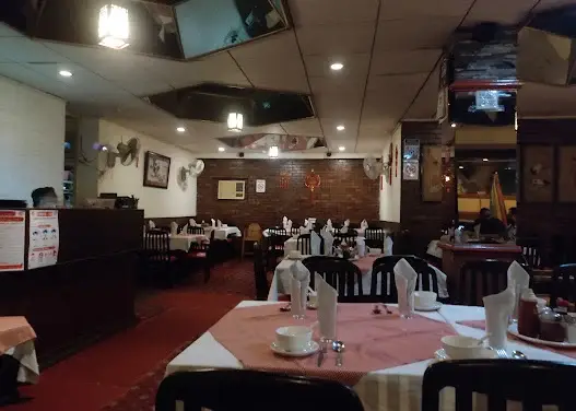 Inside Yuan Tung Restaurant, Tariq Road / PECHS