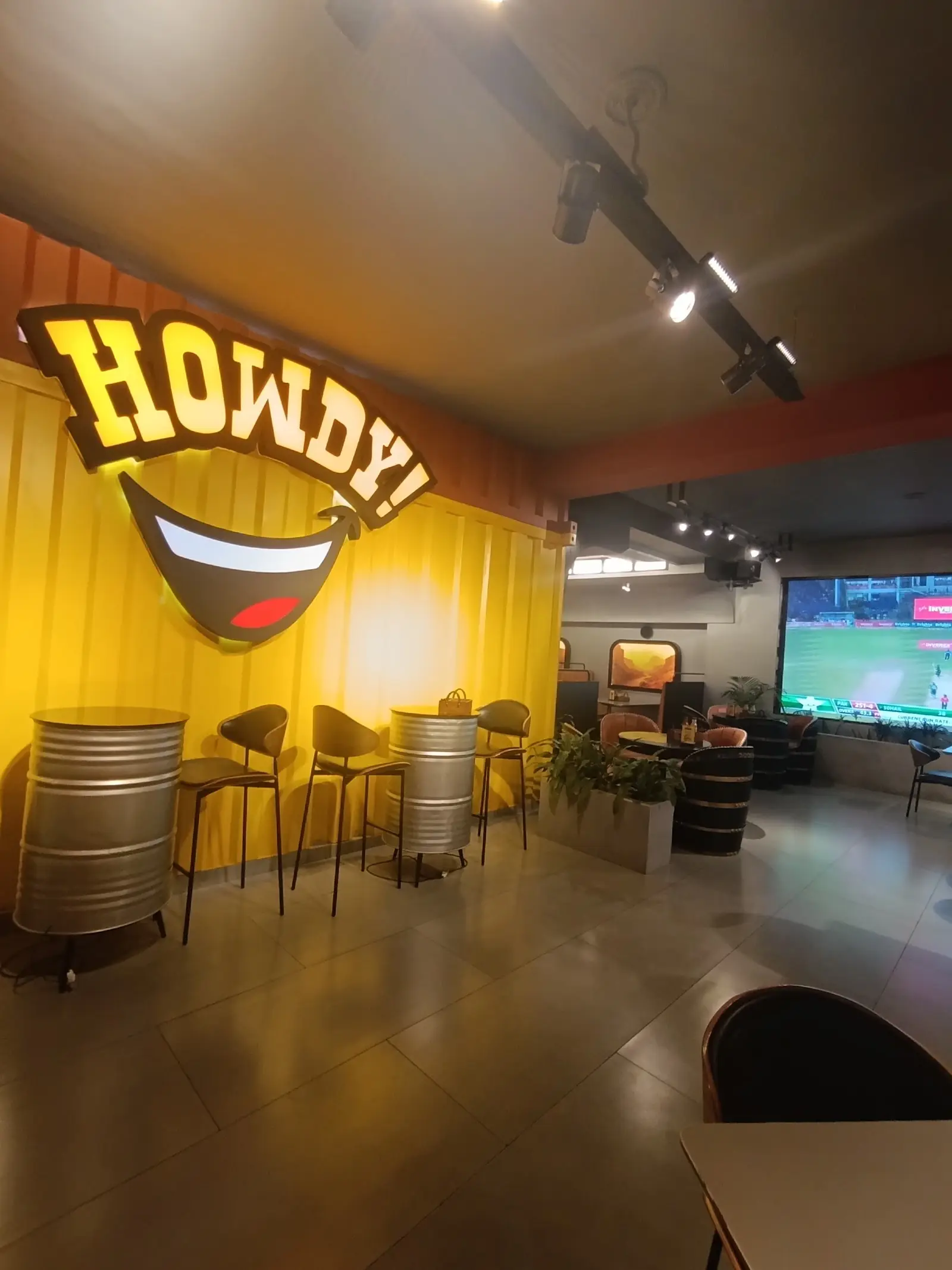 Inside Howdy Rooftop, Gulberg - MM Alam Rd