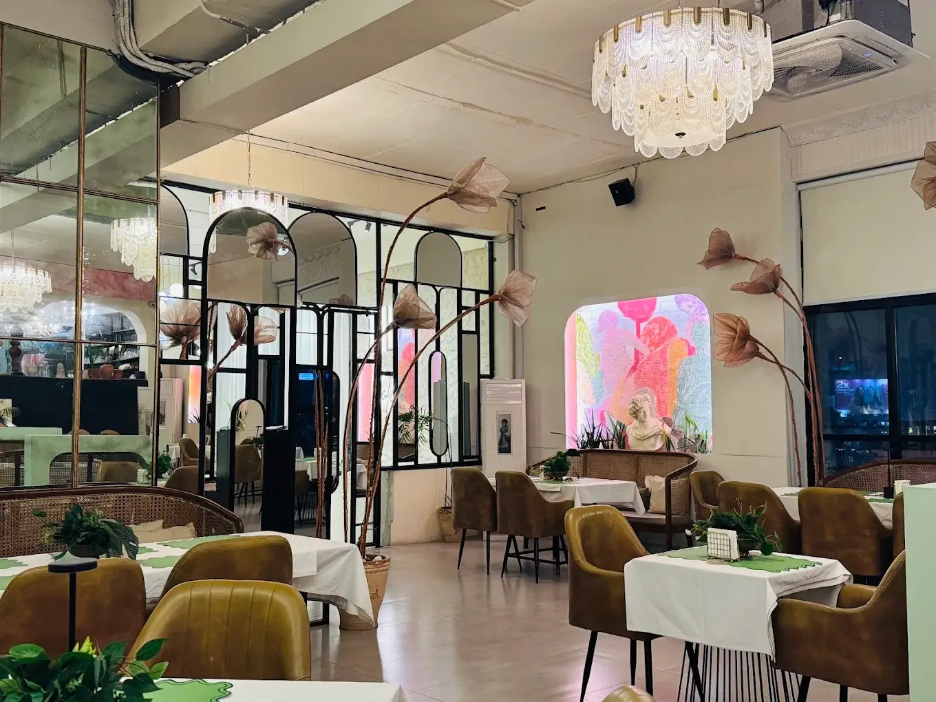 Inside Lili by Deja, Gulberg - MM Alam Rd