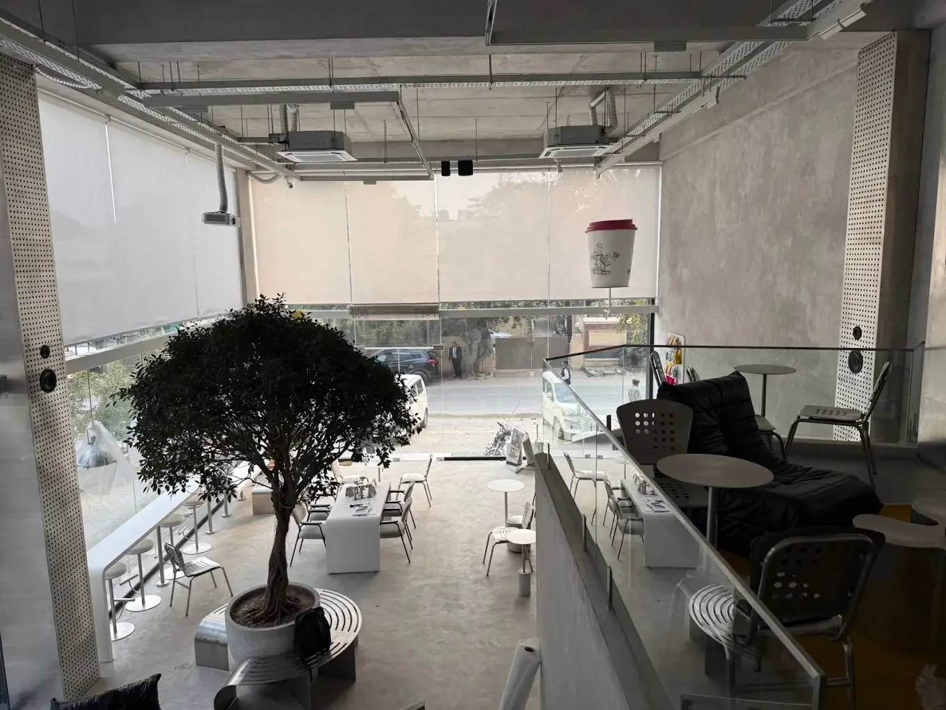 Inside Retrograde Coffee, Gulberg