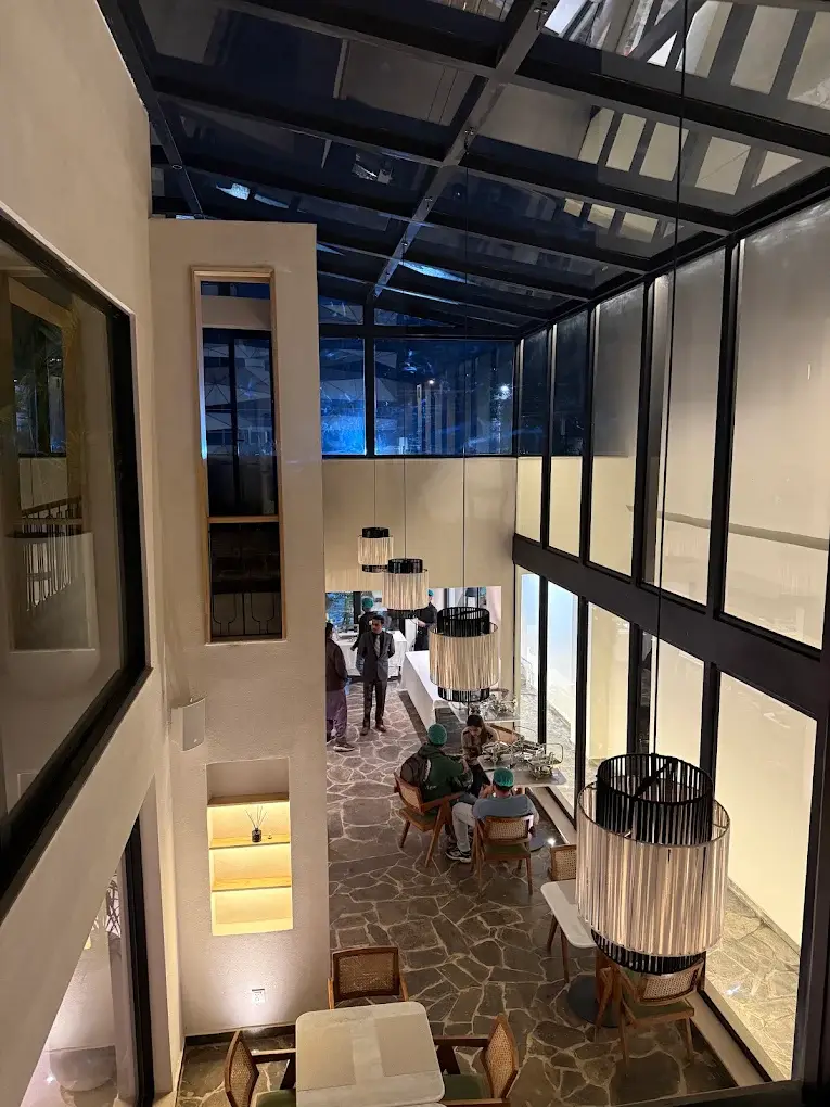 Inside Sesame Gulberg II, Gulberg II - Block P