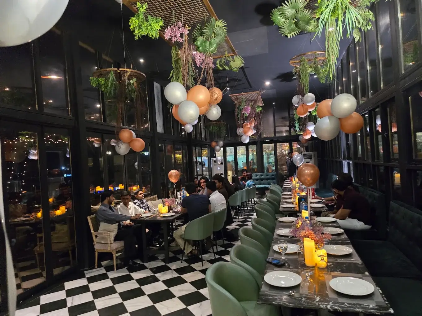 Inside Spice6 Exclusive, Gulberg - MM Alam Rd