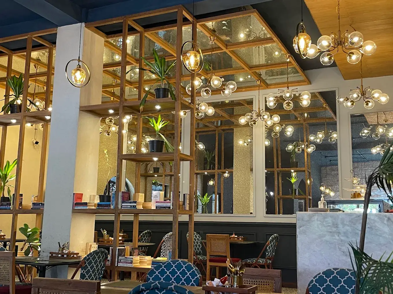 Inside Theatre - Live Bakery & Cafe, Gulberg - MM Alam Rd